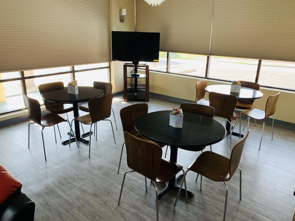 Super 8 By Wyndham Mobile/Tillmans Corner Bagian luar foto