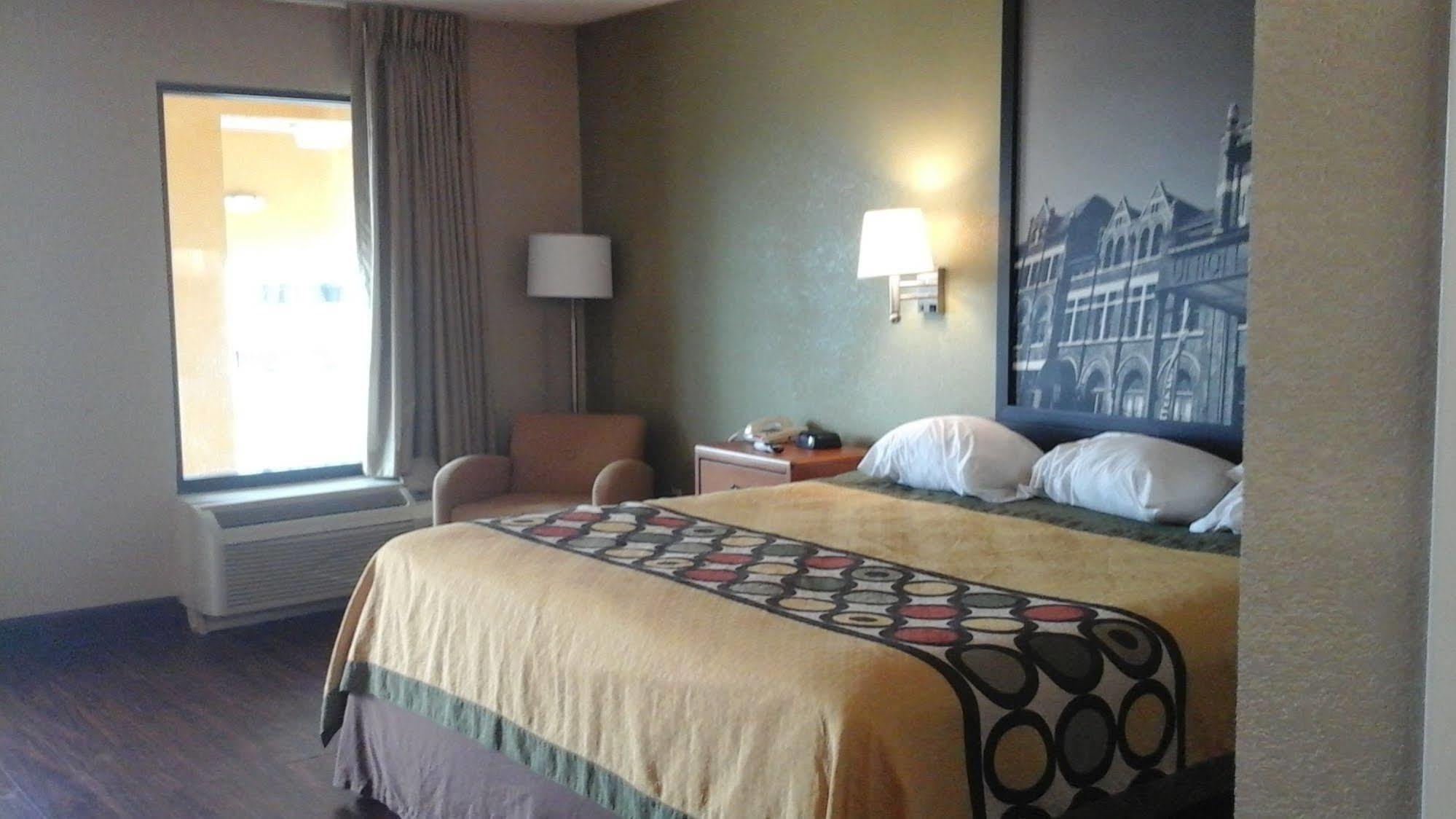 Super 8 By Wyndham Mobile/Tillmans Corner Bagian luar foto